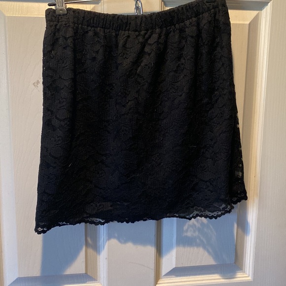 Lace mini skirt with elastic waistband - Picture 5 of 5
